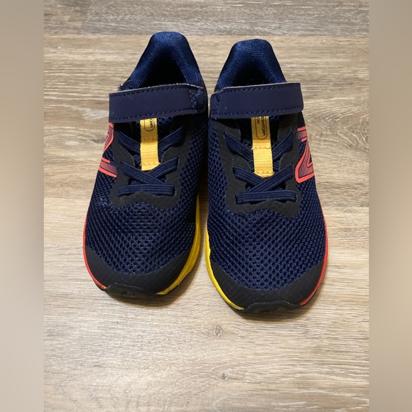 New balance size 7 toddler shoes - Picture 3 of 3